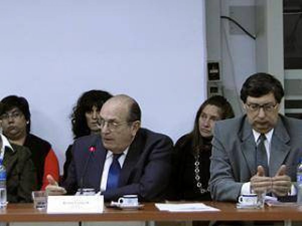 Comisin Pymes de Diputados se reuni con directivos del Banco Santander Ro