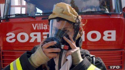Los bomberos controlaron el incendio de un minimercado