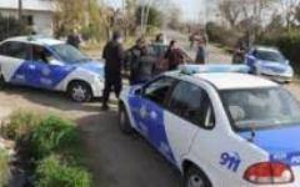 Hallan a un hombre muerto de un escopetazo dentro de un auto