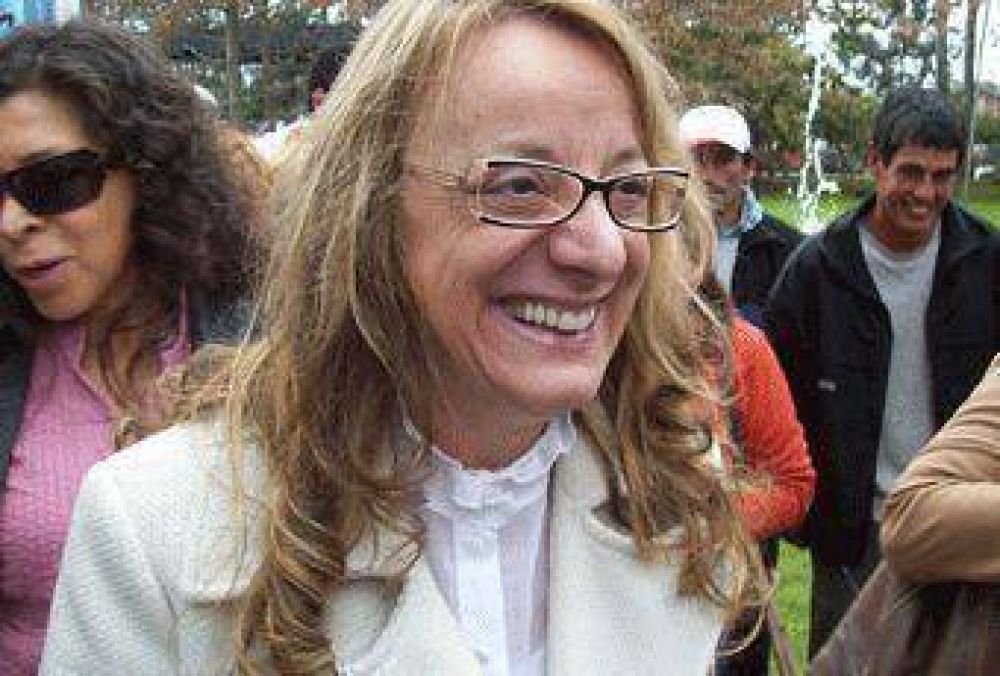 En un multitudinario acto en Pilar  Alicia Kirchner firm� convenios para crear 600 puestos de trabajo