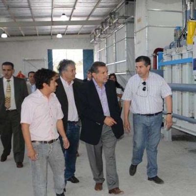 Beder recorri� las instalaciones de la f�brica Riodeco