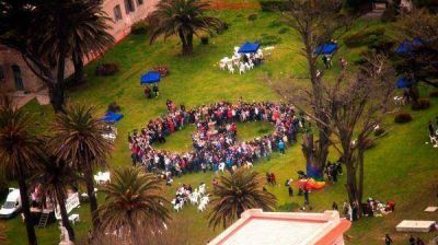 Con un s�mbolo de paz concluy� la Semana de la No Violencia