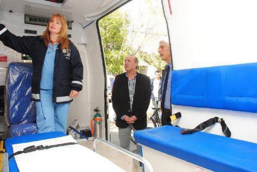 El municipio present� una nueva unidad m�vil de terapia intensiva
