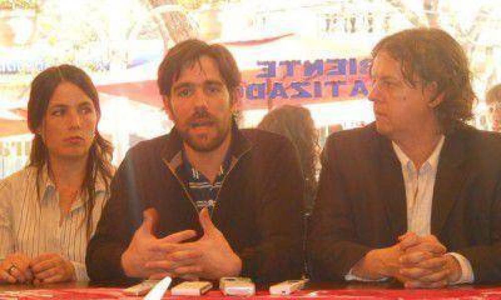 La Izquierda prepara a sus fiscales "para defender el voto frente al posible robo de boletas"