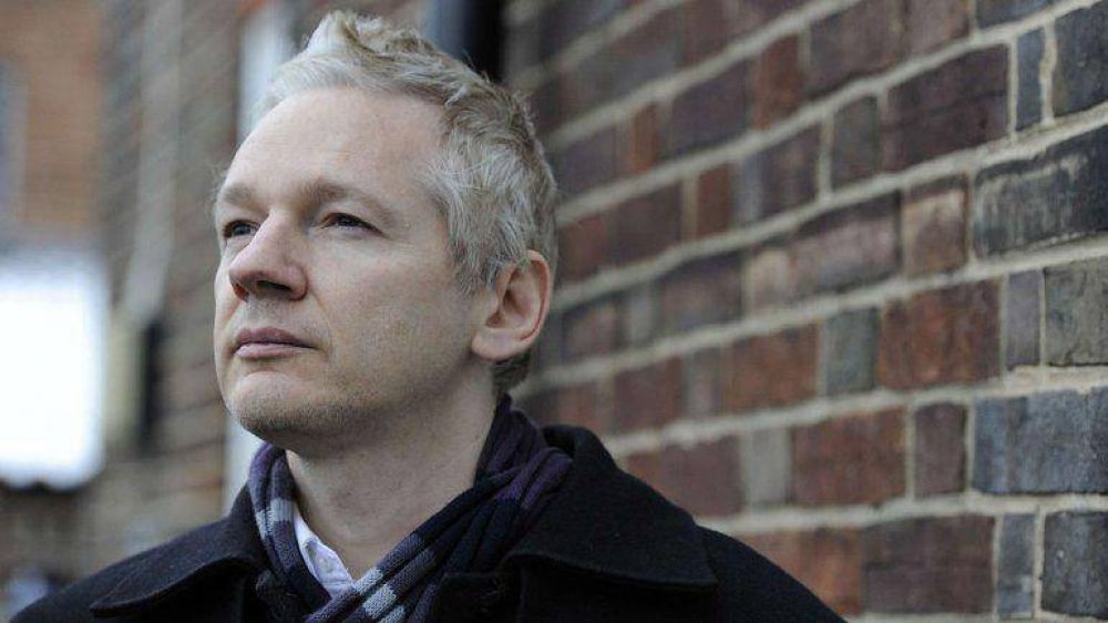 Julian Assange avala la censura de internet en Cuba