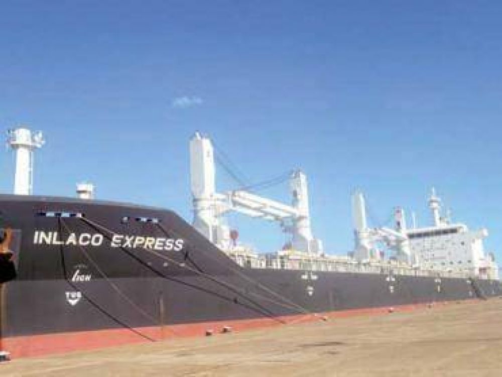 Lleg� un buque para iniciar embarque de arroz para Irak