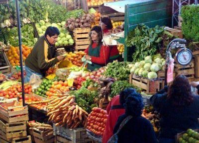 El lunes los mercados municipales abrir�n sus puertas solamente medio d�a