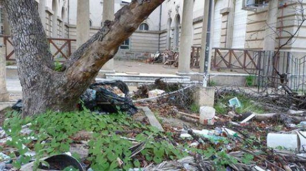 Analizan tercerizar el mantenimiento edilicio de establecimientos escolares