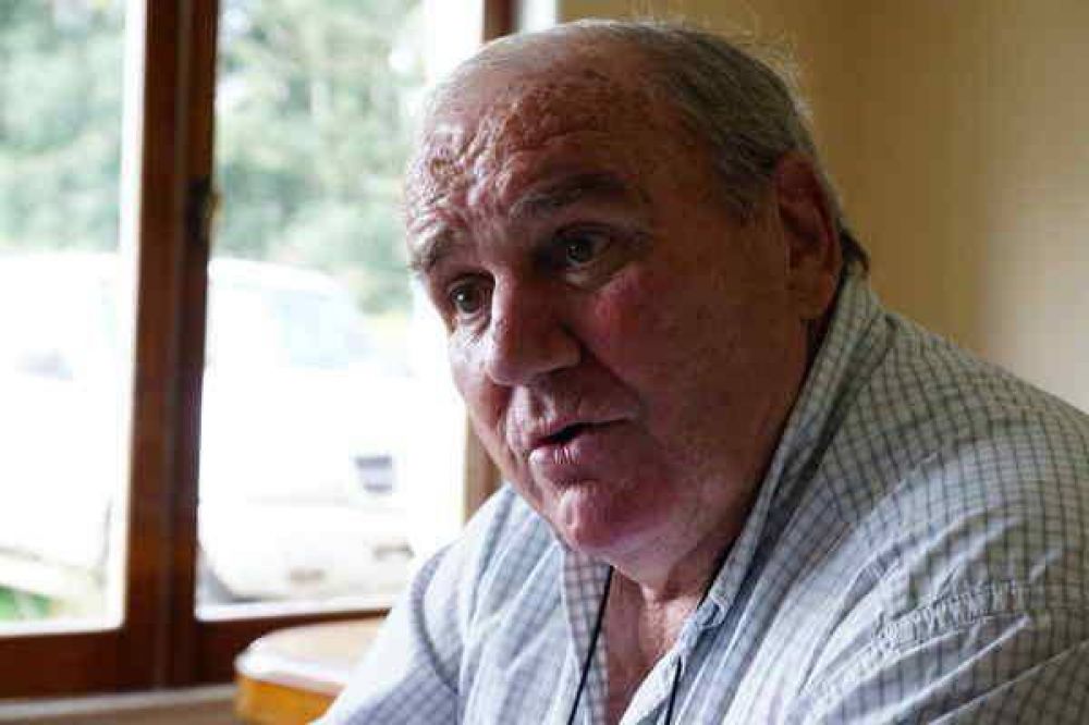 "EN CHILLAR, EN CUATRO A�OS DE GESTI�N, HAC�S 15 CASAS Y 6 CUADRAS DE PAVIMENTO Y SOS GARDEL"