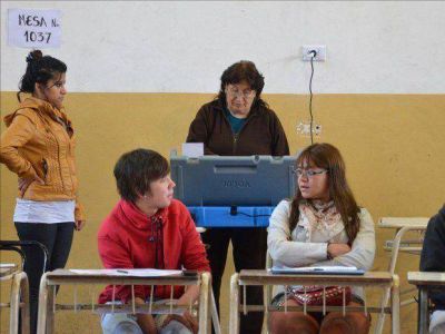 El peronismo y el PO festejaron en una jornada ca�tica para el electorado