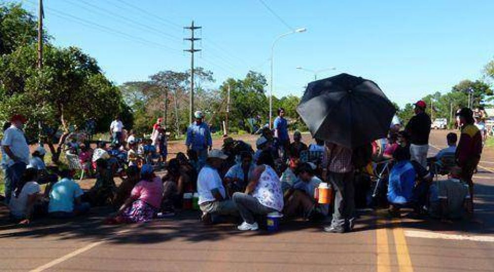 Trabajadores en conflicto del norte misionero unieron sus luchas y podr�an cortar la ruta el martes