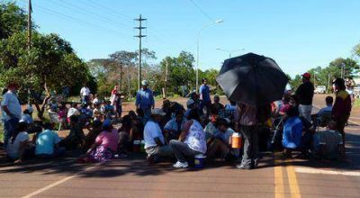 Trabajadores en conflicto del norte misionero unieron sus luchas y podr�an cortar la ruta el martes