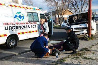 Una familia resulta herida al chocar cami�n