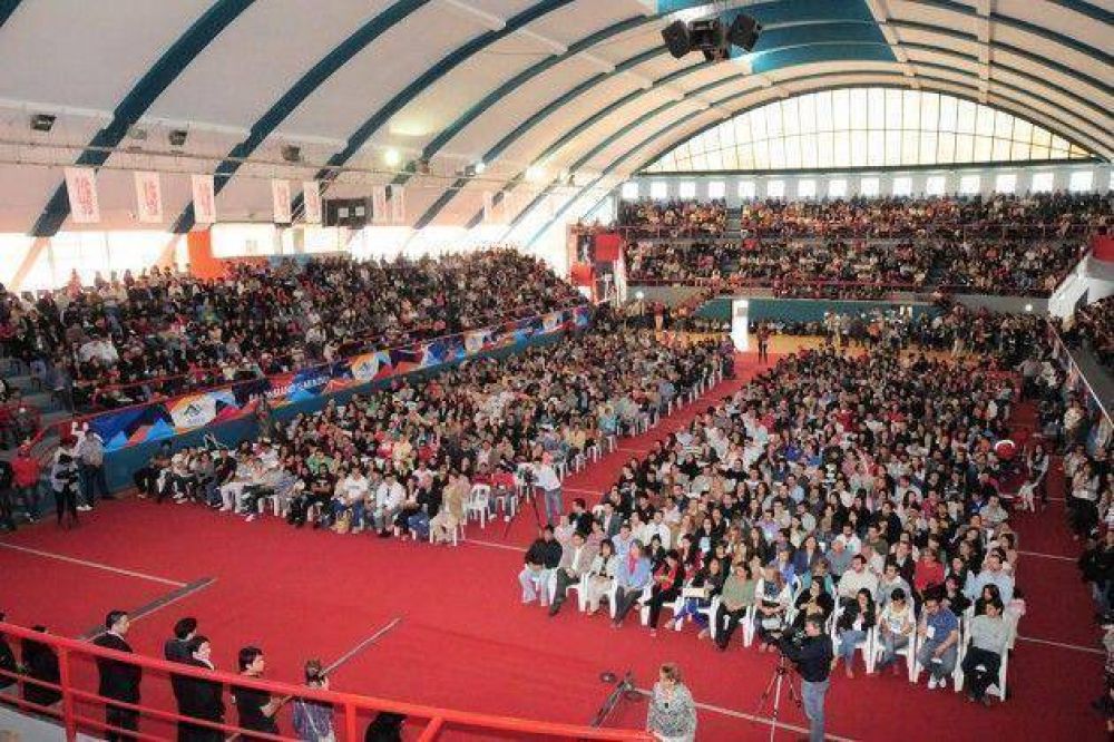 Miles de j�venes emprendieron el camino de sus sue�os