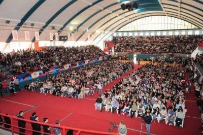 Miles de j�venes emprendieron el camino de sus sue�os