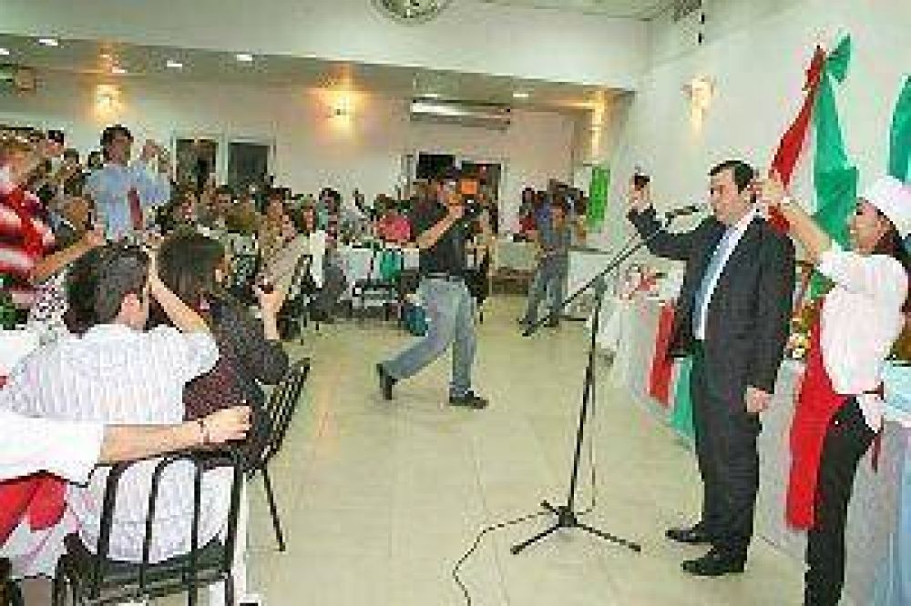 El gobernador y el vice asistieron a centro de la comunidad italiana