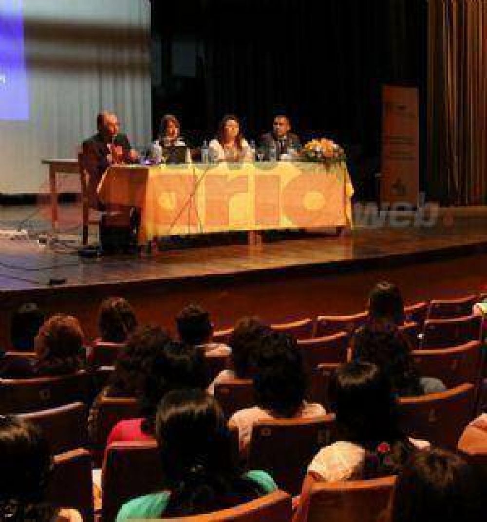 �Mujeres maltratadas�, eje de una mesa panel