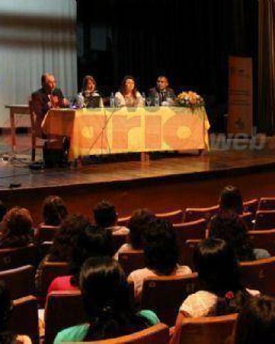 �Mujeres maltratadas�, eje de una mesa panel
