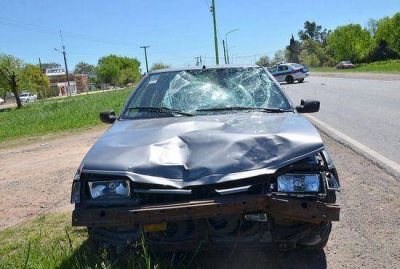 Motociclista gravemente herida en un choque en el ingreso a Las Acacias  