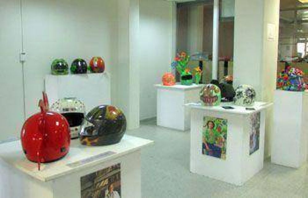 La Fundaci�n Pro Moto concientiza sobre el uso del casco a trav�s del arte