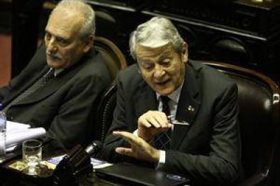 Carlos Kunkel: "No habr� crisis institucional, que no se ilusionen los caceroleros"