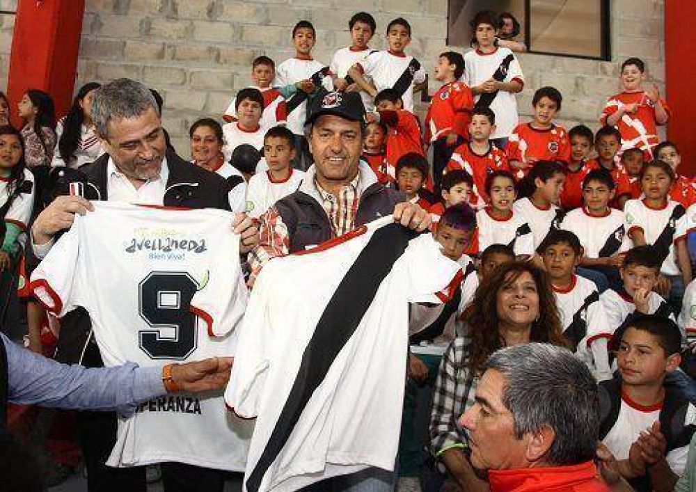 Avellaneda: Daniel Scioli recorri� obras en Villa Tranquila