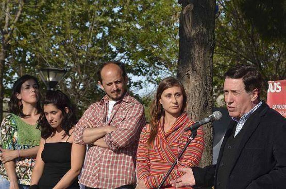 D�AZ P�REZ INAUGUR� UN MURAL EN HOMENAJE A LAS ABUELAS DE PLAZA DE MAYO