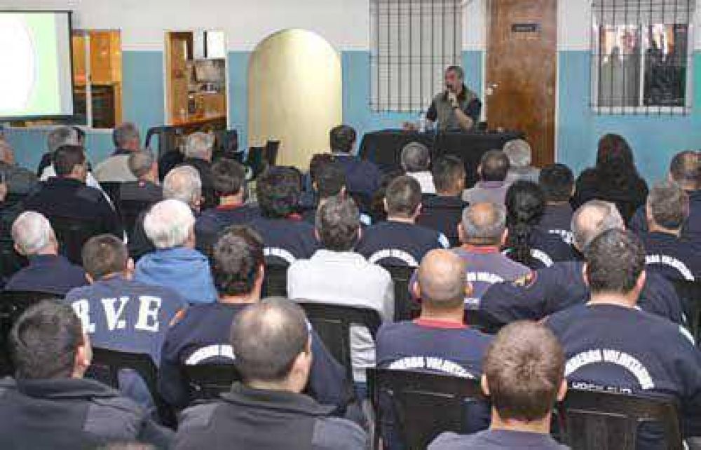 Presentaron el Plan de Obras 2014/15 para los cuarteles de bomberos locales