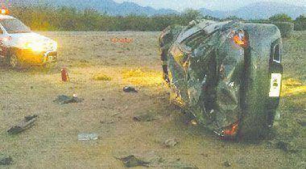 Terrible vuelco en la madrugada s�lo provoc� da�os materiales