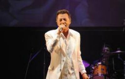 Para el D�a de la Madre, el gobierno trae a cantar a �Palito� Ortega