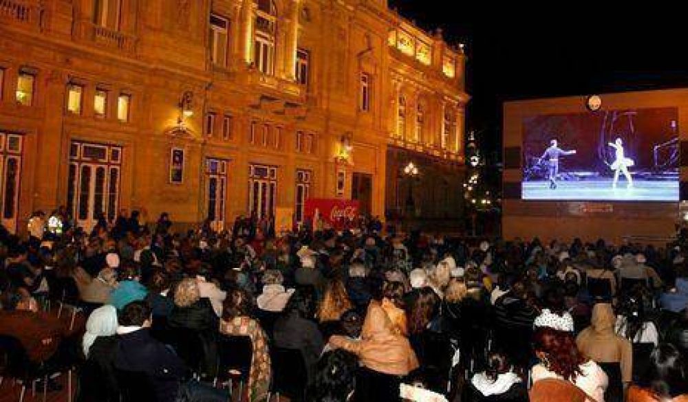 Proyectaron "El Lago de los cisnes" en Plaza Vaticano