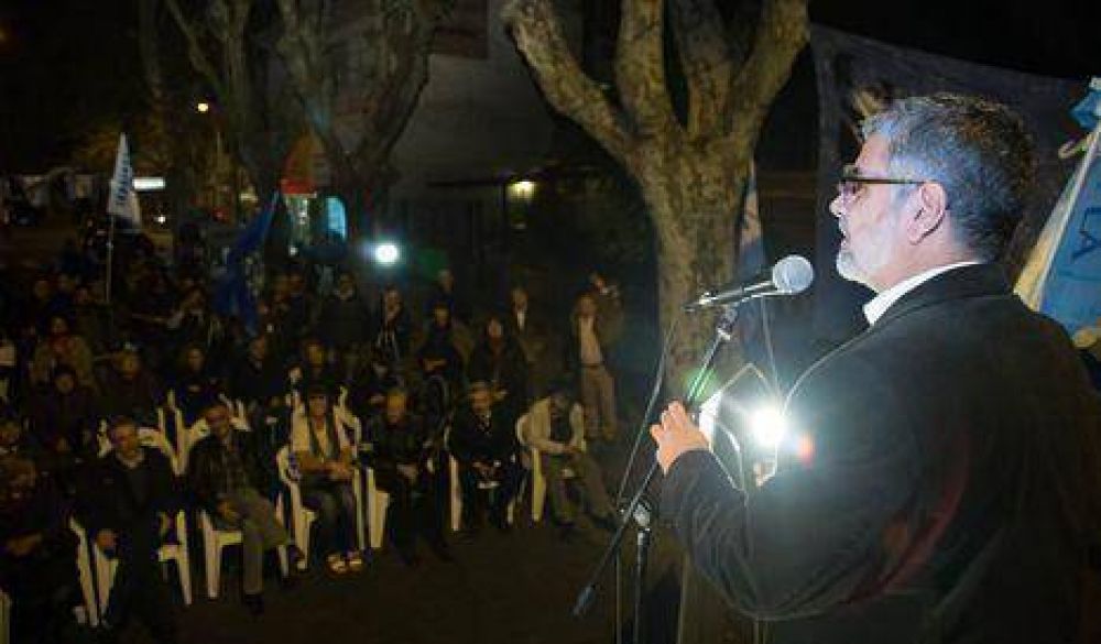 Feletti con nuevo local del Partido de la Victoria