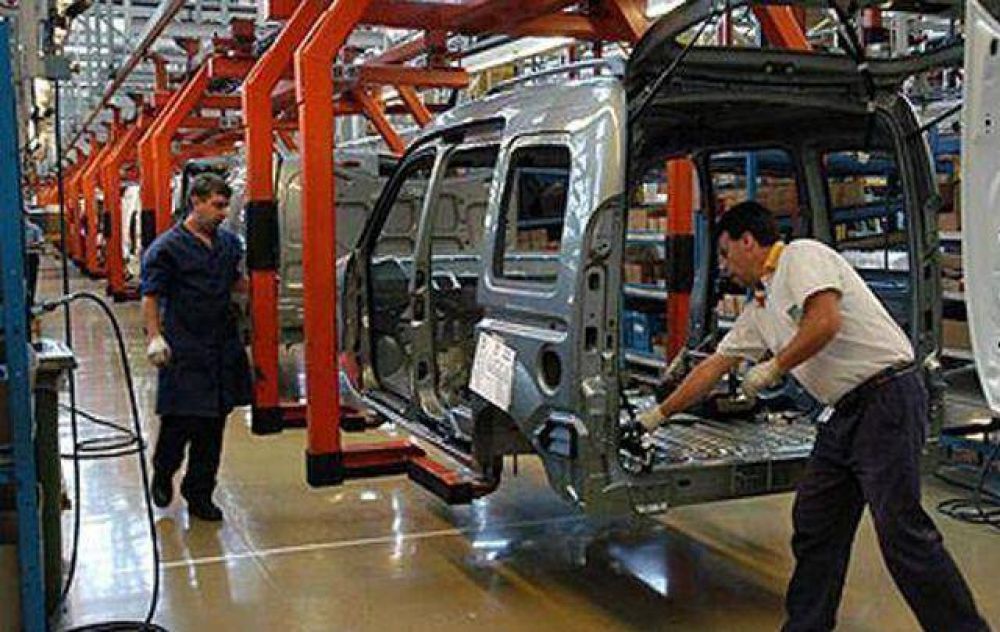 Adelantan vacaciones en automotrices de C�rdoba