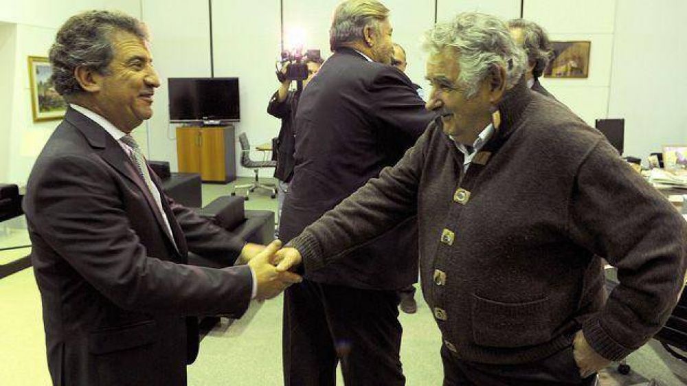 Urribarri pidió a Mujica retrotraerse a la situación previa al conflicto	 