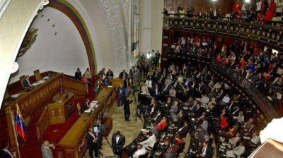 El Congreso venezolano inicia el debate para darle poderes especiales a Maduro