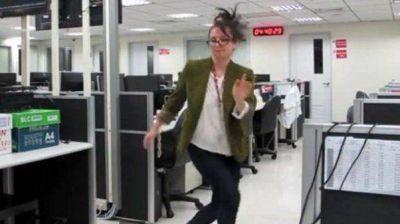 Una famosa actriz contrat� a la periodista que renunci� bailando