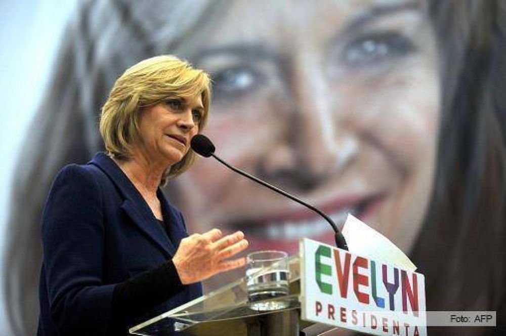La candidata oficialista justific� a Pinochet y desat� una ola de cr�ticas