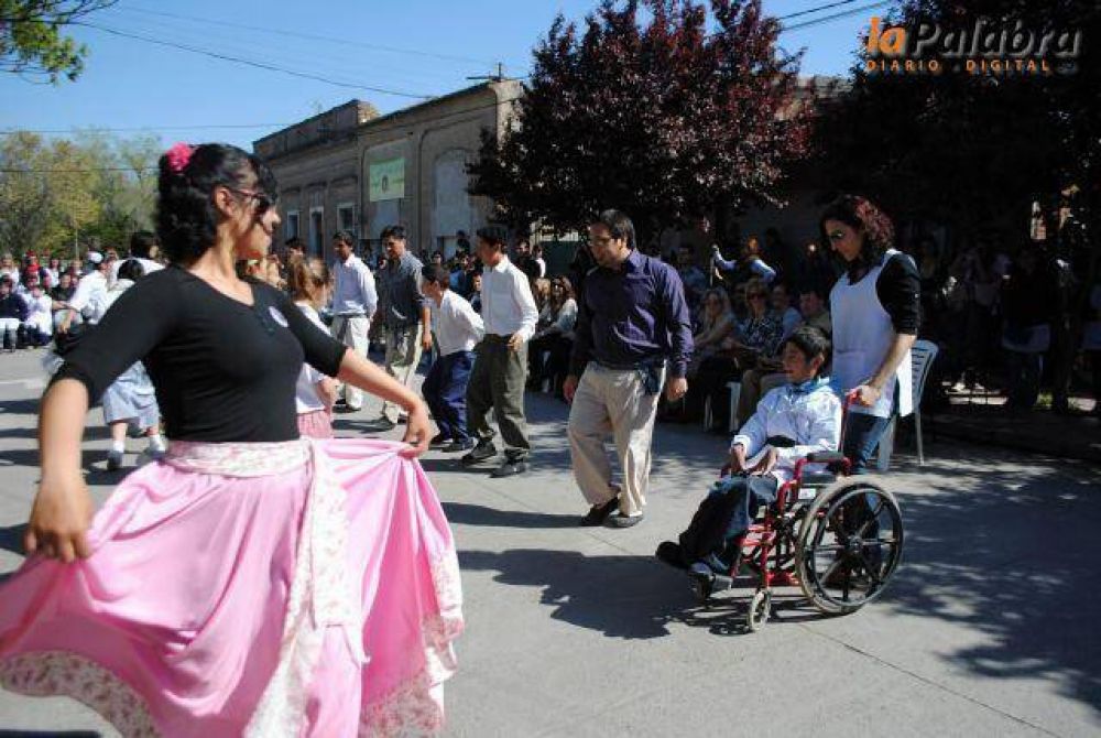 Garc�s particip� del 60� Aniversario de la Escuela Especial N� 501