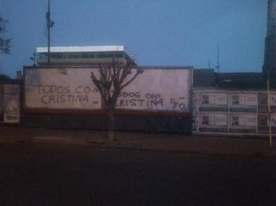 Posadas amaneci� con pintadas de apoyo a la Presidenta