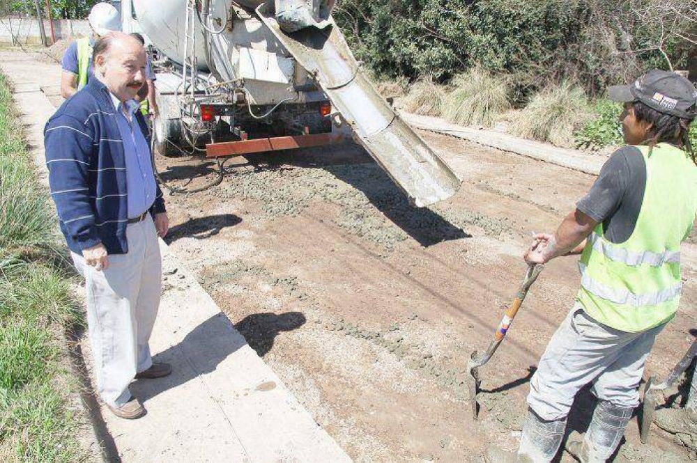Inza supervis� las obras en el barrio Monte Viggiano