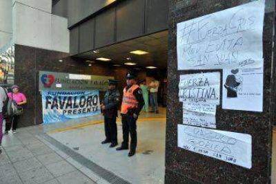 Vigilia por la Presidenta frente al Favaloro