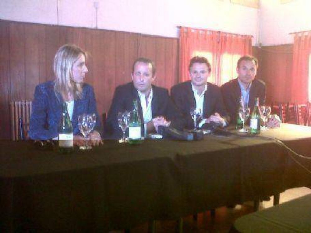 Acompa�ado de Pablo y Gabriel Bruera, Mart�n Insaurralde visit� La Plata y habl� de la salud de la presidenta