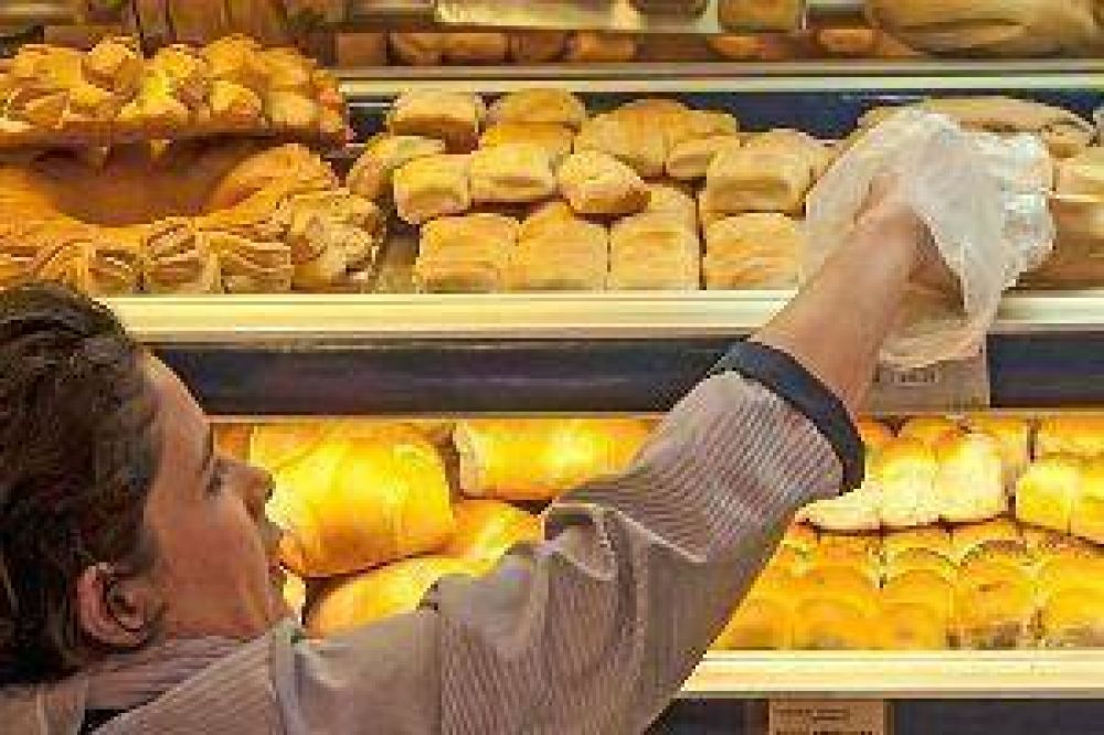 En los barrios de Santiago, el pan de $12 a $15 el kilo