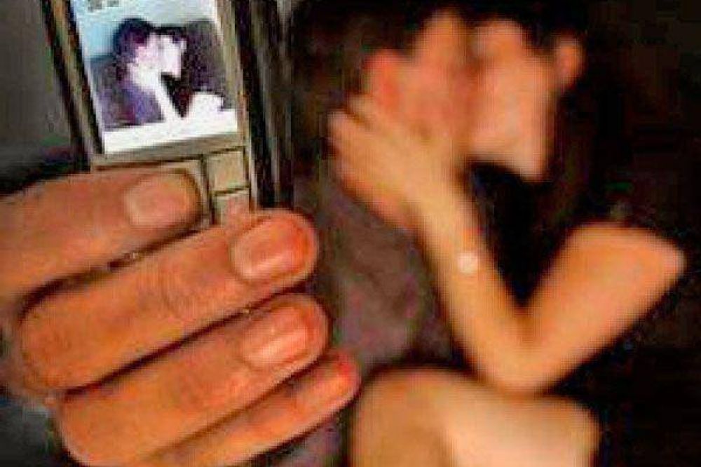 Otro video sexual de alumnos y esc�ndalo con la protagonista