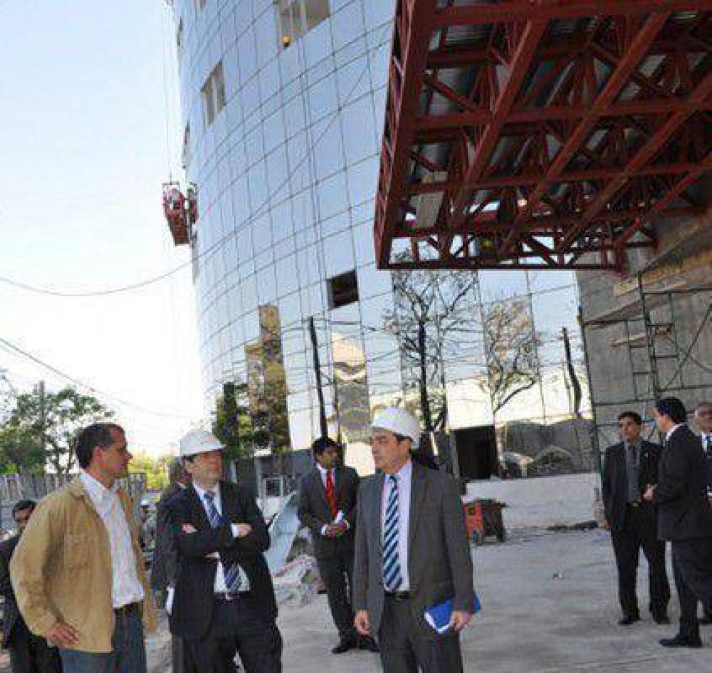 Zamora supervis� la construcci�n del nuevo edificio