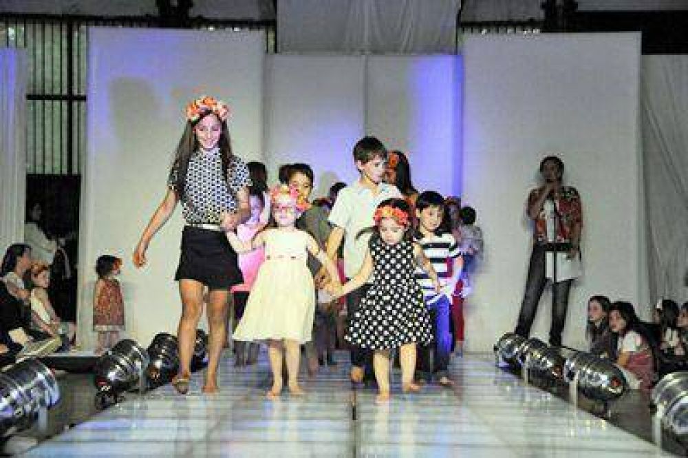 Exitoso desfile de la Fundaci�n Leandra Barros
