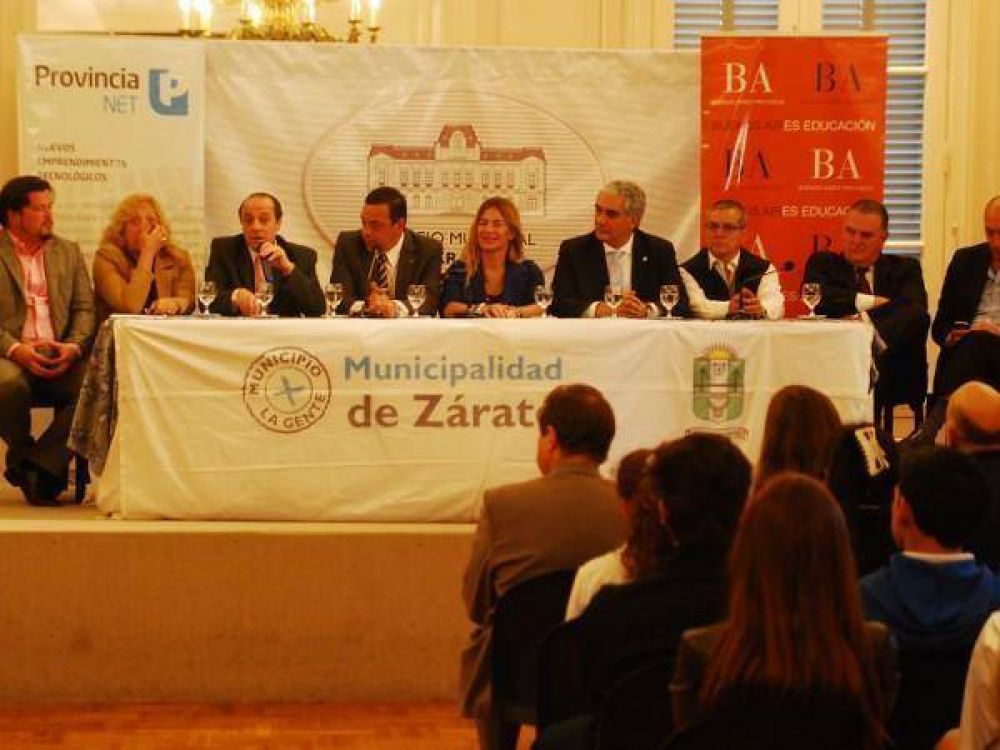 Provincia NET firm� convenio con el municipio
