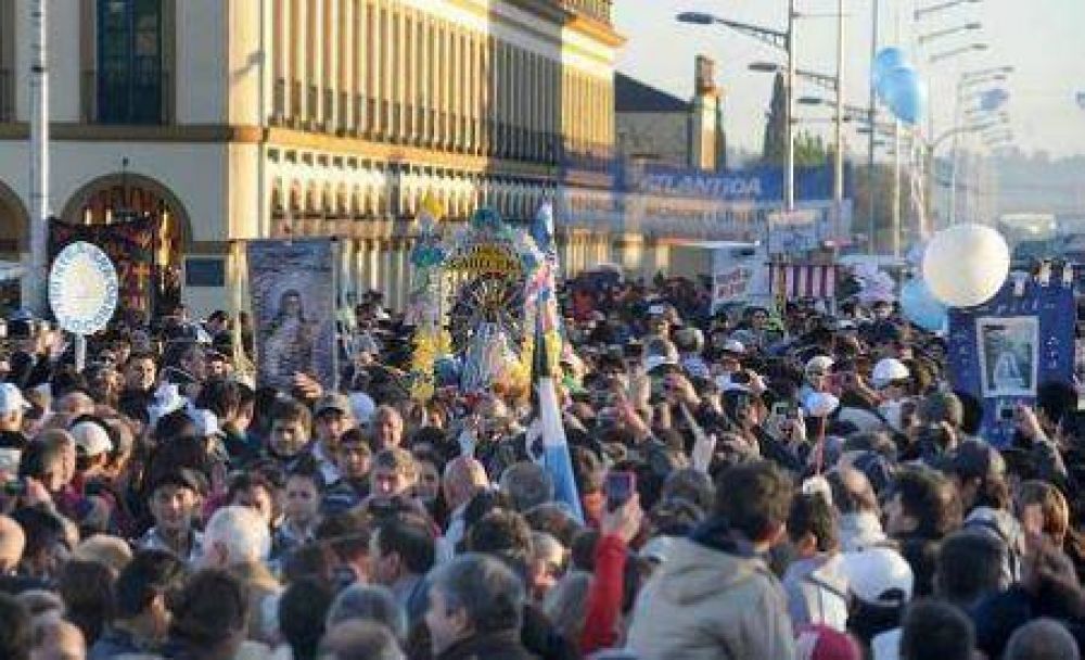 Una multitud particip� de la peregrinaci�n juvenil a Luj�n