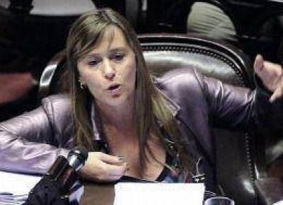 Juliana Di Tullio: "Piensen y pongan buena energ�a para la Presidenta"