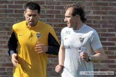 Riquelme entren� a la par de sus compa�eros en Casa Amarilla